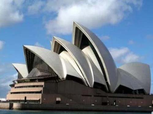 这是澳大利亚最著名的建筑,也是最具有地标性的建筑,代表了这个国家
